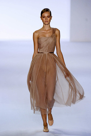 Chloe-SPRING-2011-RTW-runway